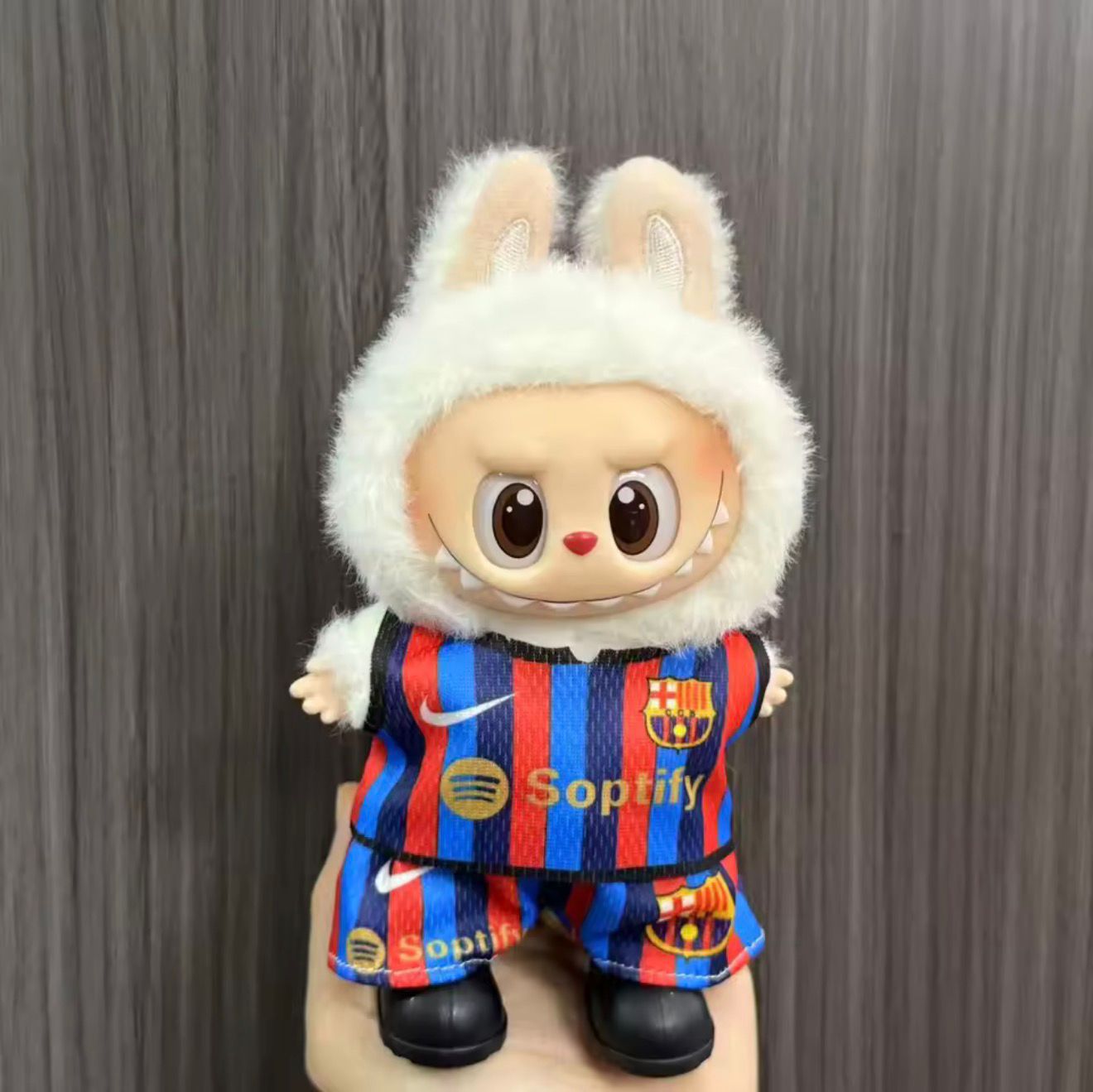 MUÑECO LABUBU DEPORTIVO EN LLAVERO
